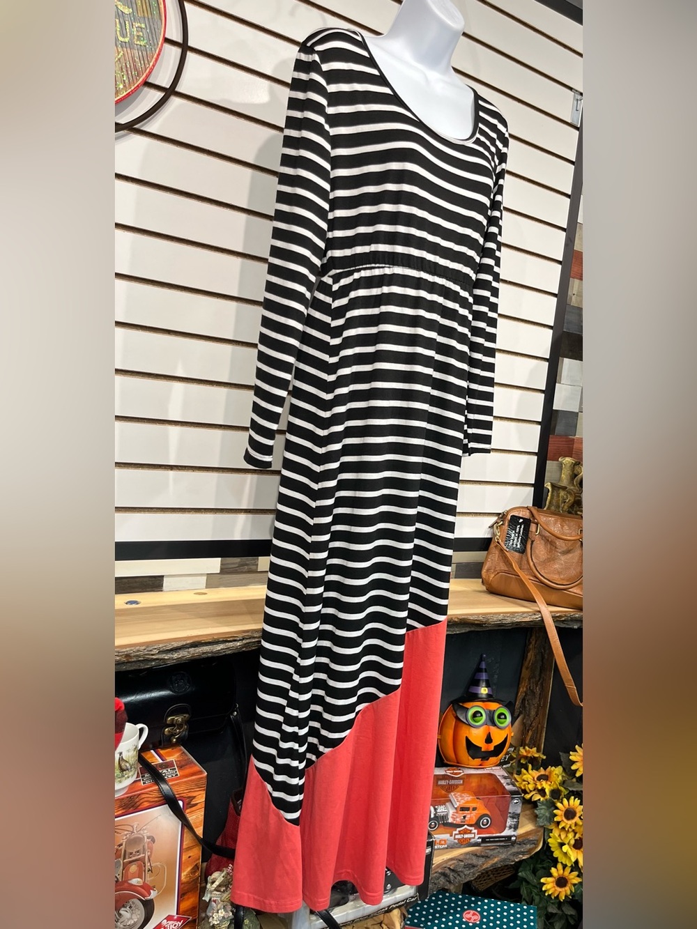 Long-sleeved maxi dress size large - Picture 2 of 6